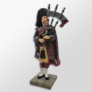 Sculptures Scottish Bagpiper Figurine